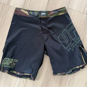 UFC ultimate fighting championship Black and Camouflage Training Shorts MMA 30